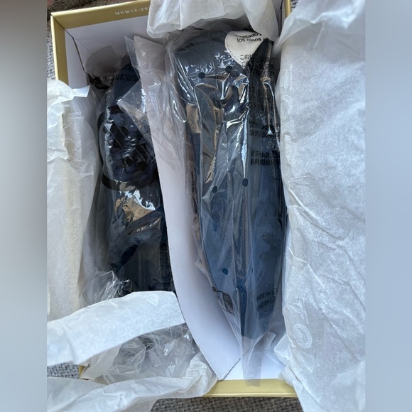 BNWT Michael Kors Susie Leather Sneakers – Women’s 8.5 - Picture 14 of 16